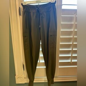 Cello olive joggers with lots of pockets drawstring size small, great for hiking